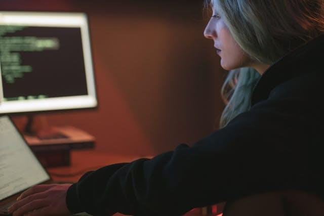 Пользователь читает с экрана